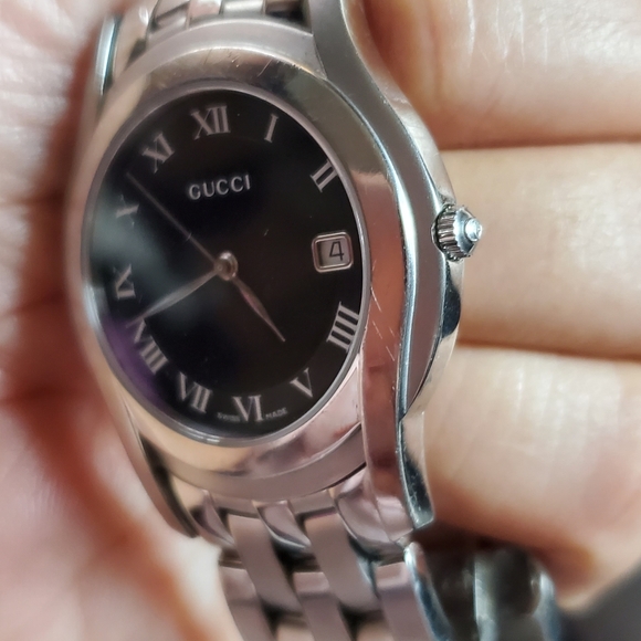 Authentic GUCCI STAINLESS STEEL LADIRS WATCH - Picture 10 of 12